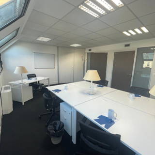 Bureau privé 25 m² 5 postes Coworking Rue des Petits Hôtels Paris 75010 - photo 3